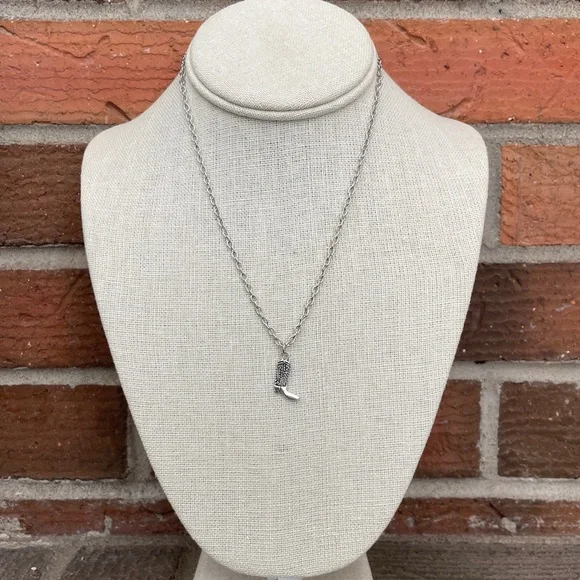 Ace of Spades Necklace Set with Spaced Navajo Style Pearls - Picture 4 of 6